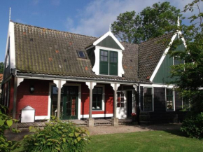 Nicely decorated villa with garden, near the sea